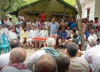 দ্বিতীয় স্ত্রীকে বঞ্চিত,স্বামীর মরদেহ উঠানে আটকে সালিস,২৪ ঘণ্টা পর দাফন