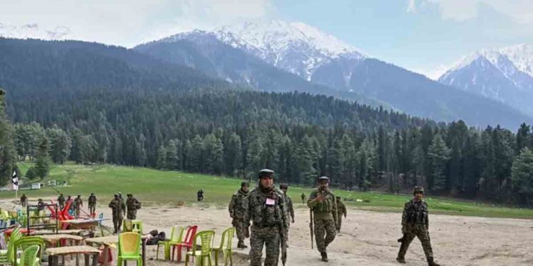 কাশ্মীরে নিয়ন্ত্রণরেখায় ভারত–পাকিস্তানের ‘গোলাগুলি’ 