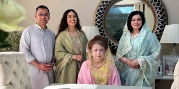 এপ্রিলেই দুই পুত্রবধূসহ দেশে ফিরছেন খালেদা জিয়া