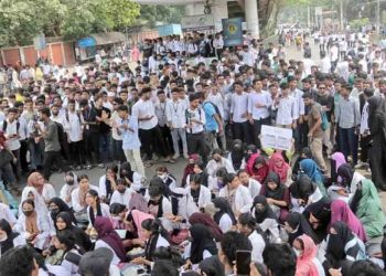 কাফনের কাপড় বেঁধে গণমিছিল করবে পলিটেকনিক শিক্ষার্থীরা