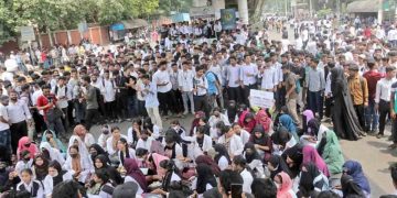 কাফনের কাপড় বেঁধে গণমিছিল করবে পলিটেকনিক শিক্ষার্থীরা
