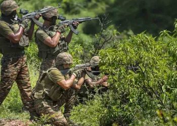 আবারও কাশ্মীর সীমান্তে গোলাগুলি, চরম উত্তেজনা