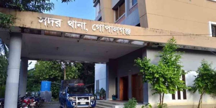 গোপালগঞ্জে ব্যাটারি চালিত ভ্যান উল্টে নিহত ১