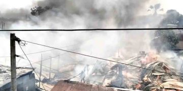 গাজীপুরে আগুনে পুড়ল ২০ ঝুটগুদাম ও সুতার কারখানা