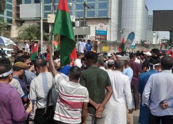 খালেদা জিয়াকে স্বাগত জানাতে বিমানবন্দরে নেতাকর্মীদের ঢল