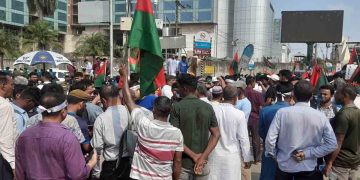 খালেদা জিয়াকে স্বাগত জানাতে বিমানবন্দরে নেতাকর্মীদের ঢল