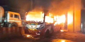 আশুলিয়ায় বাসে আগুন