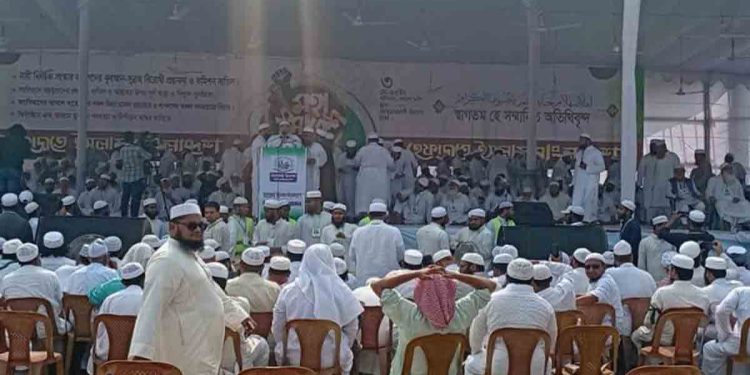 ৪ দাবিতে সোহরাওয়ার্দীতে সমাবেশ করছে হেফাজত