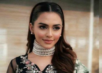 বিমানবন্দর থেকে নুসরাত ফারিয়া গ্রেপ্তার