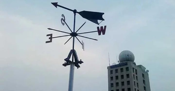 ঢাকাসহ ১৮ অঞ্চলে ঝড়ের শঙ্কা, নদীবন্দরে সতর্কতা