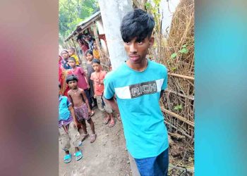 মোবাইল চুরি করতে গিয়ে ছাত্রলীগ নেতা আটক