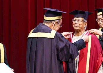 প্রধান উপদেষ্টাকে সম্মানসূচক ডক্টরেট ডিগ্রি দিল সোকা বিশ্ববিদ্যালয়