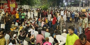 সারারাত যমুনার সামনে অবস্থান, সকালেও কর্মসূচি অব্যাহত ইশরাক সমর্থকদের