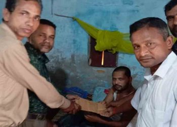 বীরগঞ্জে আহত লিমনের পাশে উপজেলা সমবায়ী এসোসিয়েশন