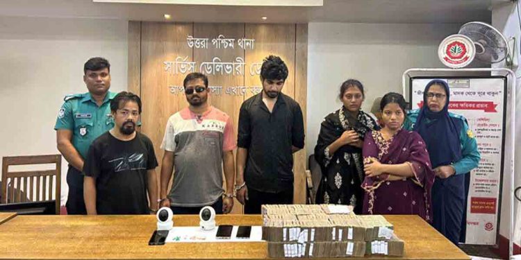 চাকরির প্রলোভনে নগ্ন ছবি তুলে মুক্তিপণ দাবি, অপহরণকারী পাঁচ সদস্য গ্রেফতার
