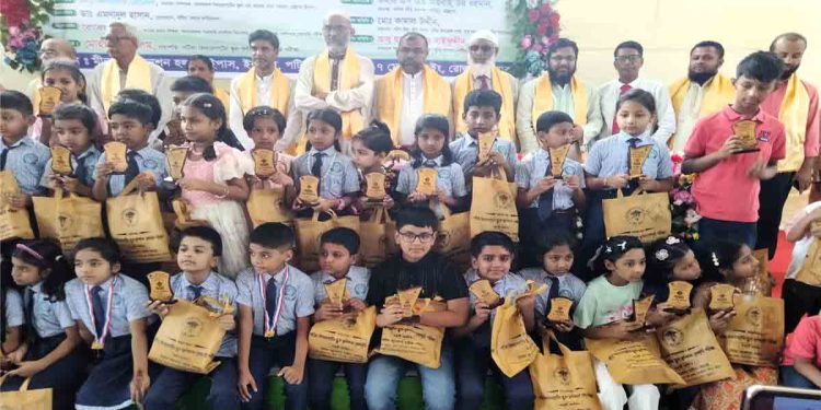 পটিয়া কিন্টারগার্ডেন স্কুল স্বর্ণপদক মেধাবৃত্তি  পরীক্ষা সনদ ও বৃত্তি প্রদান অনুষ্ঠান সম্পন্ন