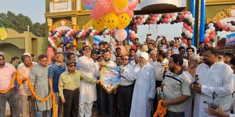 দীর্ঘ ১৫ বছর পর চাঁপাইনবাবগঞ্জে শুরু হয়েছে শিল্প ও বাণিজ্য মেলা