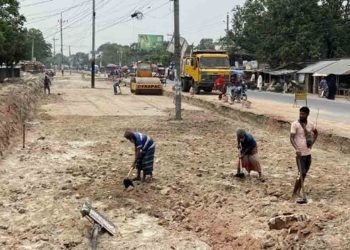 চাঁপাইনবাবগঞ্জ-সোনামসজিদ সড়ক প্রশস্তকরণের কাজ শুরু