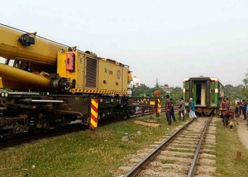 লাইনচ্যুত বগি উদ্ধার, ট্রেন চলাচল স্বাভাবিক