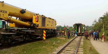 লাইনচ্যুত বগি উদ্ধার, ট্রেন চলাচল স্বাভাবিক