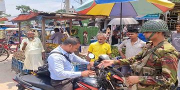 সেনাবাহিনীর চেকপোস্টের তৎপরতায় জনসাধারণের মাঝে স্বস্তি