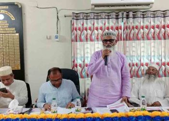 সোনামসজিদ স্থলবন্দরে ট্রাকে চাঁদাবাজির বিরুদ্ধে যৌথ প্রতিবাদ সভা