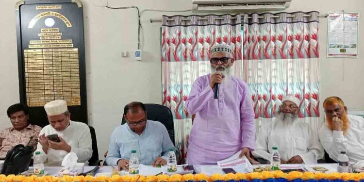 সোনামসজিদ স্থলবন্দরে ট্রাকে চাঁদাবাজির বিরুদ্ধে যৌথ প্রতিবাদ সভা