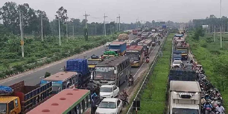 ঢাকা-টাঙ্গাইল মহাসড়কে ৩০ কিলোমিটার তীব্র যানজট