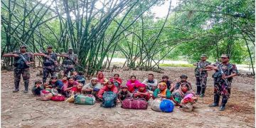 বৃষ্টির মধ্যেই চাঁপাইনবাবগঞ্জ সীমান্ত দিয়ে ২০ জনকে পুশ ইন