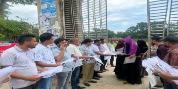 মোস্তাফিজুর রহমানের পক্ষ থেকে এইচএসসি পরীক্ষার্থীদের মাঝে শিক্ষা উপকরণ বিতরণ