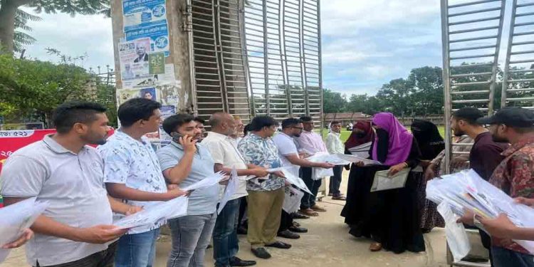 মোস্তাফিজুর রহমানের পক্ষ থেকে এইচএসসি পরীক্ষার্থীদের মাঝে শিক্ষা উপকরণ বিতরণ