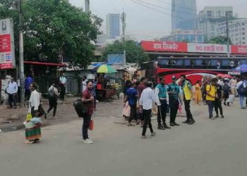 স্বস্তিতে ঢাকায় ফিরছেন কর্মজীবীরা