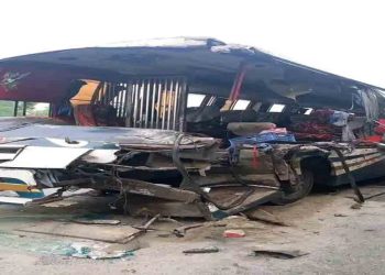 দিনাজপুরে আম বোঝাই ট্রাকের সাথে যাত্রীবাহী বাসের সংঘর্ষে নিহত-৫, আহত-১৫