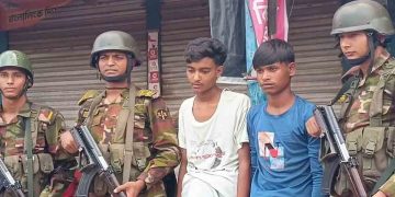 নকল পিস্তল দেখিয়ে হুমকি ও দোকানে হামলা, যৌথবাহিনীর হাতে আটক-২