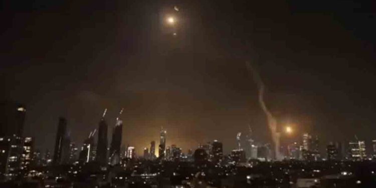 ইসরায়েলে ক্ষেপণাস্ত্র হামলা চালিয়েছে ইরান