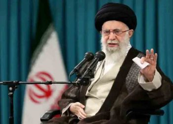 ইরান আত্মসমর্পণ করবে না: খামেনেয়ি