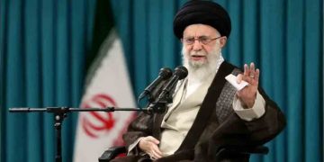 ইরান আত্মসমর্পণ করবে না: খামেনেয়ি