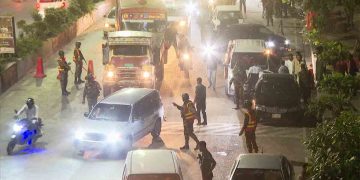 মিরপুরে যৌথ বাহিনীর তল্লাশি অভিযান, আটক ২