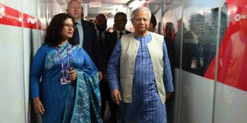 লন্ডন পৌঁছেছেন প্রধান উপদেষ্টা