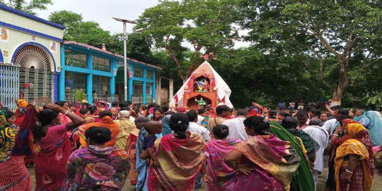 নিয়ামতপুরে উল্টো রথে শেষ হলো রথযাত্রা উৎসব