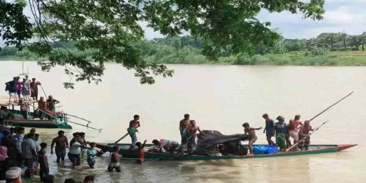 ব্রহ্মপুত্র নদে নৌকাডুবি: ৩ শিক্ষার্থী নিখোঁজের ঘটনায় ১ জনের মরদেহ উদ্ধার