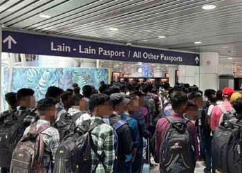 বিমানবন্দর থেকে ৯৬ বাংলাদেশিকে ফেরত পাঠালো মালয়েশিয়া