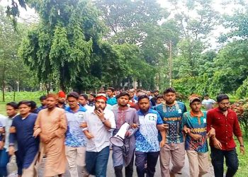 এনসিপির সমাবেশে হামলার প্রতিবাদে ইবিতে বিক্ষোভ, সড়ক অবরোধ