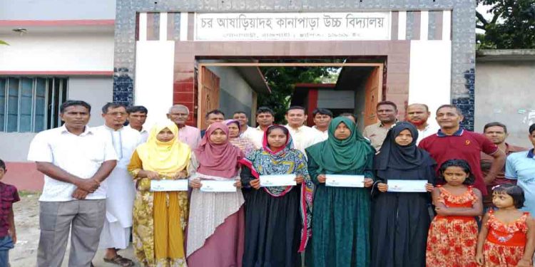 গোদাগাড়ীর চর আষারিয়াদহ ইউনিয়নের ৫ কৃতি শিক্ষার্থীর দৃষ্টান্ত স্থাপন