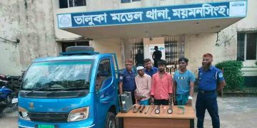 ডাকাতির প্রস্তুতিকালে দেশীয় অস্ত্র ও পিকআপসহ আন্তঃজেলা ডাকাত দলের ৩ সদস্য আটক