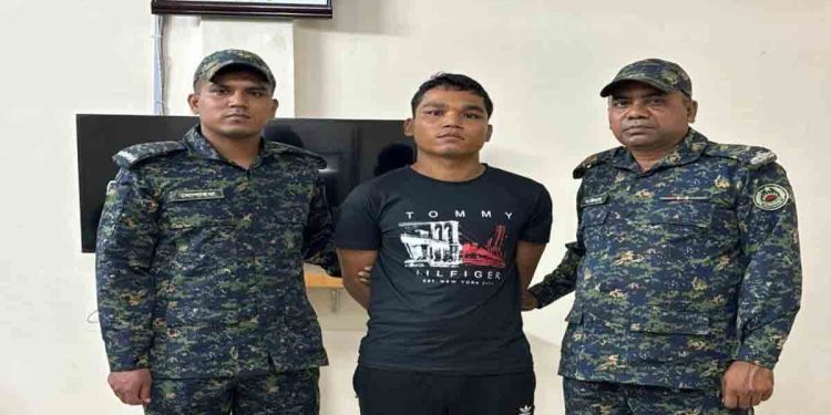 রাঙামাটিতে আনসার পরিচয়ে প্রতারণার অভিযোগে যুবক আটক