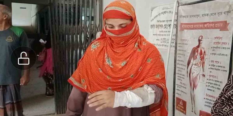 শিবগঞ্জে জমি ও লেনদেনের বিরোধে নারীর ওপর  হামলা ও লুটপাটের অভিযোগ