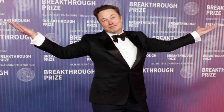 নতুন রাজনৈতিক দল গঠনের ঘোষণা দিলেন ইলন মাস্ক