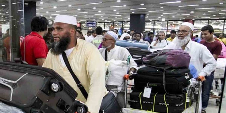 দেশে ফিরলেন ৬৫ হাজার ৫৭৩ হাজি