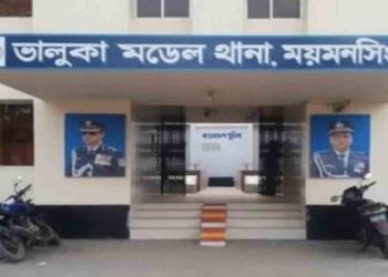 ভালুকায় ত্রিপল মার্ডার: ধারালো দা ও রক্তমাখা চাদর উদ্ধার